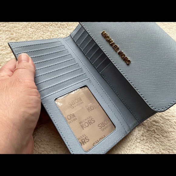 HOLD ~ HP ๐ Michael Kors Tri-Fold Wallet - Picture 4 of 7
